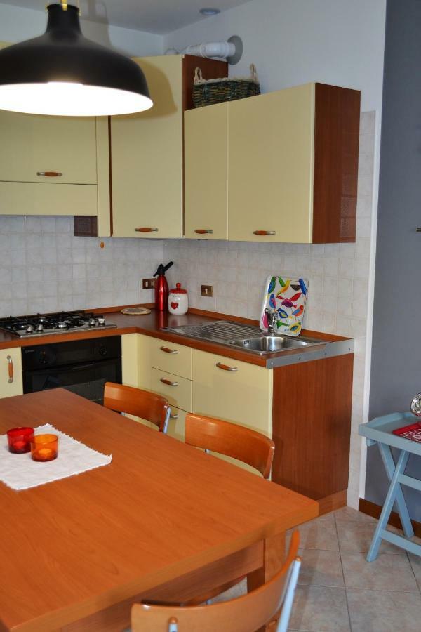 Ferienwohnung Torri Centro Torri Del Benaco Exterior foto